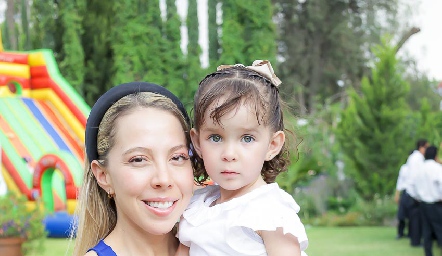 Fernanda Guevara y Alessa.