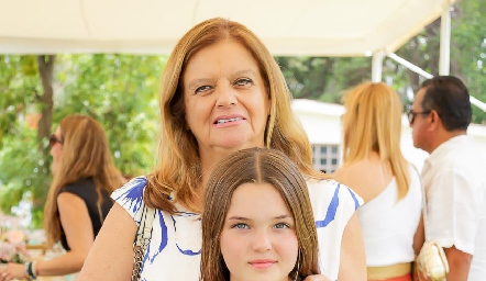  Ana Zermeño con su nieta Inés.