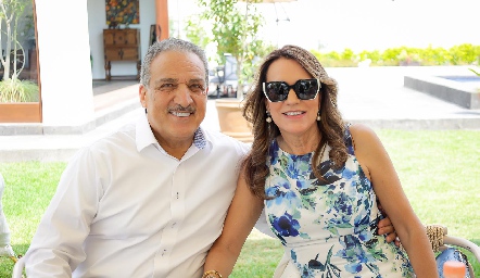  Jaime Torres y Leticia Gutiérrez, padrinos de Emilia.