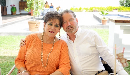  Patricia Torres y Jaime Alvarado, abuelos de Emilia.