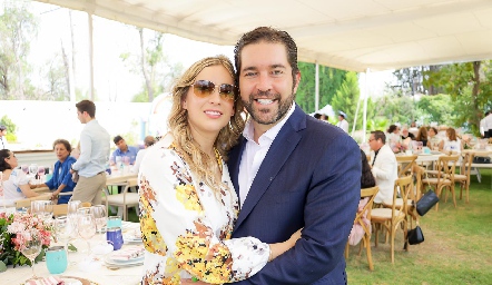  Gaby Alvarado y Alejandro Zamanillo, papás de Emilia.