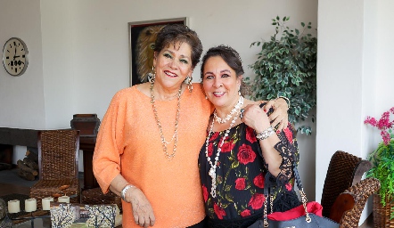  Patricia Torres y Lila González, abuelas de Emilia.