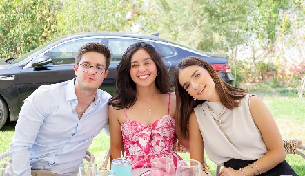  Alejandro Torres, Marijó López y Claudia Torres.