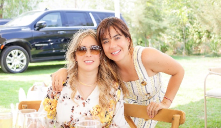  Gaby Alvarado y Alis Gómez.