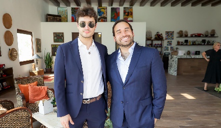  Padrinos de Emilia Carlos Torres y Jaime Alvarado.