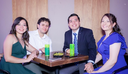  Katia Olvera, Carlos Alfredo, Rene Olvera y Dulce Lozano.
