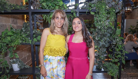  Martha Elena Díaz de León y Alejandra Villar.