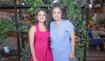  Alejandra Villar y su mamá Fabiola Arriaga.