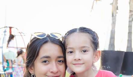  Regina y María Julia Alderete.