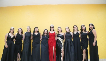  Daniela Diliz, reina de Lomas Racquet Club con la Corte real.