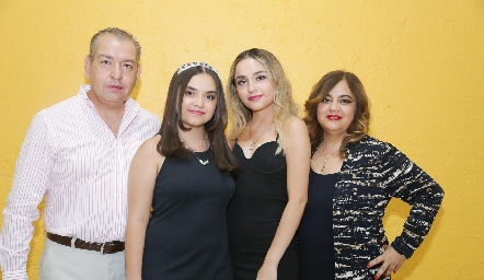  Víctor Torres, Montse Torres e Ismene Martínez.