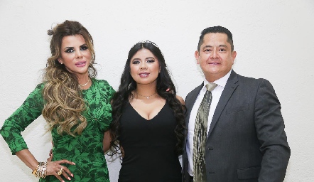 Erika Castillo Narváez, Ivana Leyva y Xavier Leyva.