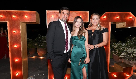 Ricardo Yáñez, Ximena Yáñez y Adriana Pérez.