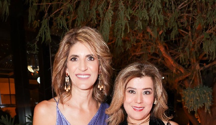  Rocío Güemes y Gaby Flores.