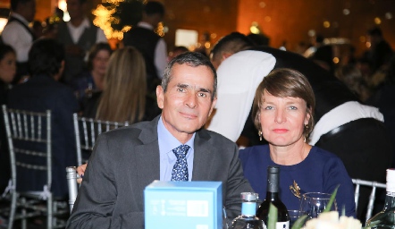  Juan Rodríguez Cerrillo y Ariana de Rodríguez.