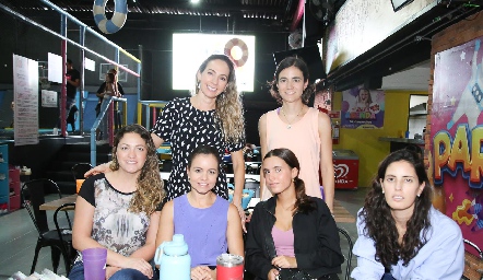  Ana Lila Medina, Gabriela Flores, Marcela Gomes, Caro Castillo, Lourdes González y Jimena Güemes.