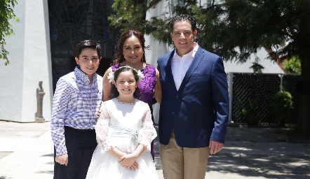  Mateo, Marcela Flores, Marco Esparza y Alexa.