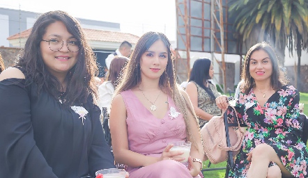  Luz Elena González, Fabiola Torres y Carolina.