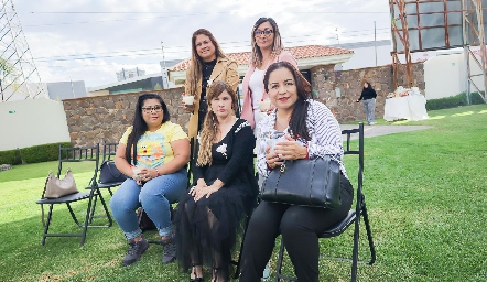  Juanis Reyna, Fabiola Alvarado, Maye Acosta, Linda Almazán y Margarita Hidalgo.