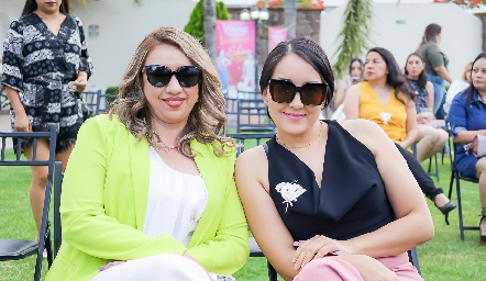  Erika Narváez y Valeria Saucedo.