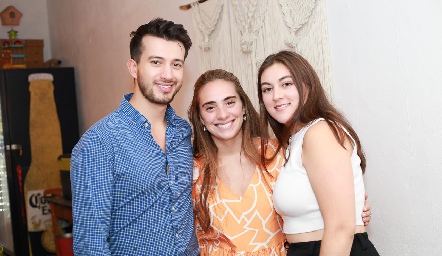  Jorge Lomelí, Ana Isa Revuelta y Mariana Gómez.
