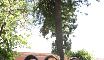 3 generaciones, Alejandra Alcalde, Marta Elena Quezada y Alejandra De Luna.