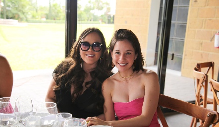  Daniela Echenique y Fernanda.