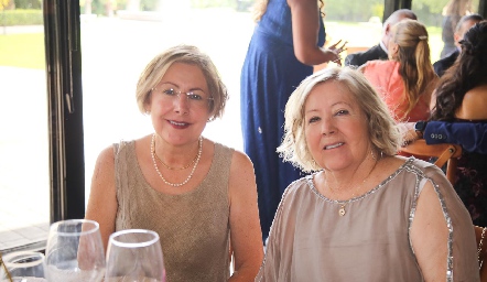  Nancy y Lucía Orozco.