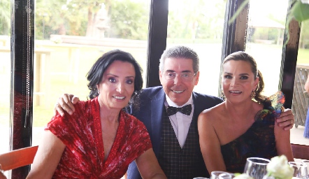  Alejandra Alcalde, Angel De Luna y Berta Barragán .