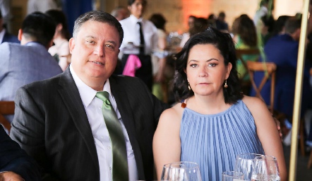  Luis Manuel Alcalde y Verónica Alcalde.