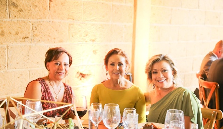  Edith Rivera, Cristina Rosete y Soledad Vega.