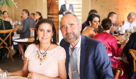  Sandra y Juan.