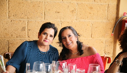  Tita García y Guadalupe Salinas.