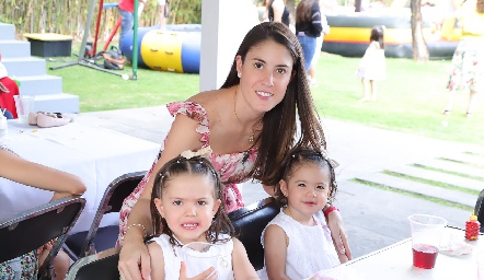  Jennifer Dent, Sofía y Jimena Gordoa.