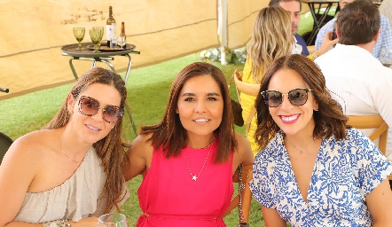  Verónica Franco, Lorena Torres y María Rodríguez.