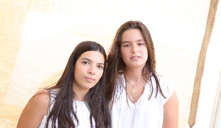 Isa Hernández y Mari Jo Vigil.