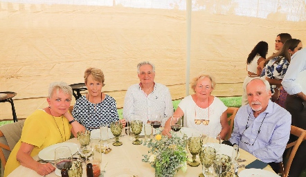  Begoña, Margarita, Sebastián, Marina y Rafael.