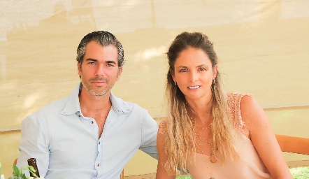  Eduardo Vigil y María José López.