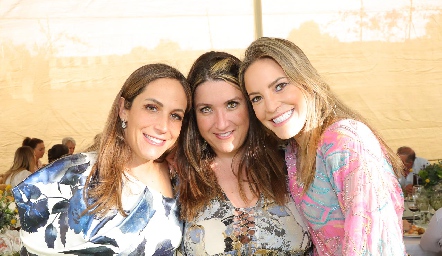  Maribel Ocejo  Mariel Díaz Infante y Mariana Ocejo.