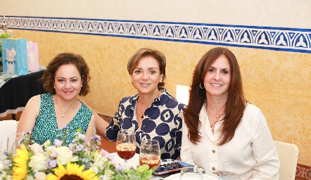  Rebeca Flores, Coni Alvarado y Dulce María Herrera.