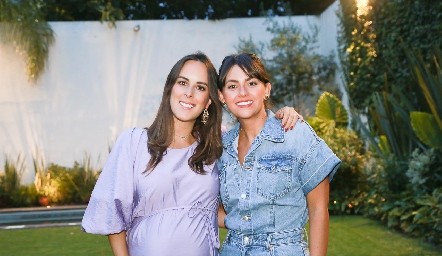  Clau Antunes y Ana Victoria Álvarez.