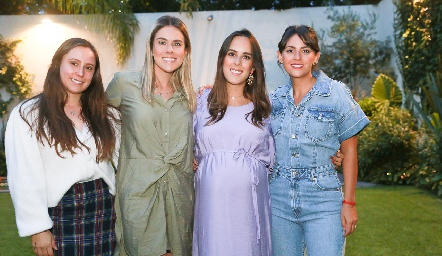  Fer Franco, Joselin Córdova, Clau Antunes y Ana Victoria Álvarez.