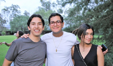  Emilio Rodríguez, Rodrigo Villasana y Karen.