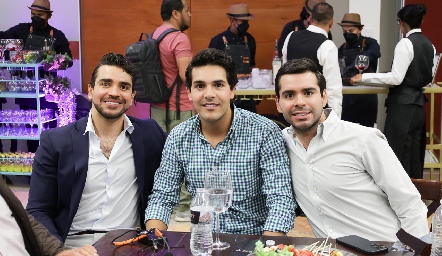  Alejandro Pérez, Mauricio Tobías y Rodrigo Pérez.