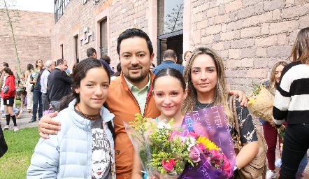  Karen Corona, Gerardo Gómez, María Emilia Gómez y Ana Lucia Gómez.