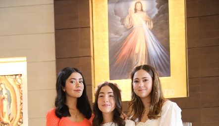  Isabela con sus madrinas Ana Paula y Bárbara Lafuente.
