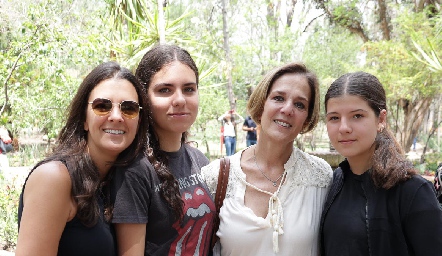  Daniela Rivero, Daniela Galán, Cristina Barrett y Alexa Galán.