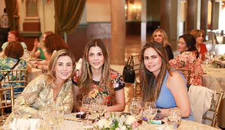  Claudia Oliva, Imelda Martínez y Marianne Velasco.