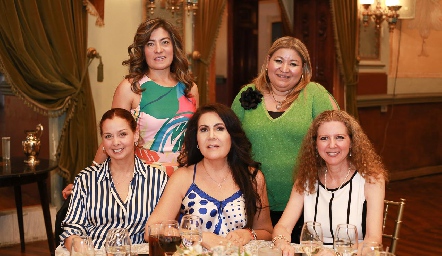  Giselle Fernández, Ana Martínez, Ana Fonte, Heidy Ruiz y Cora.