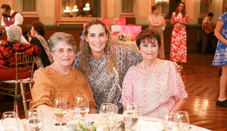  Guadalupe Mier, Maribel De Antuñano y Ángeles Martí.